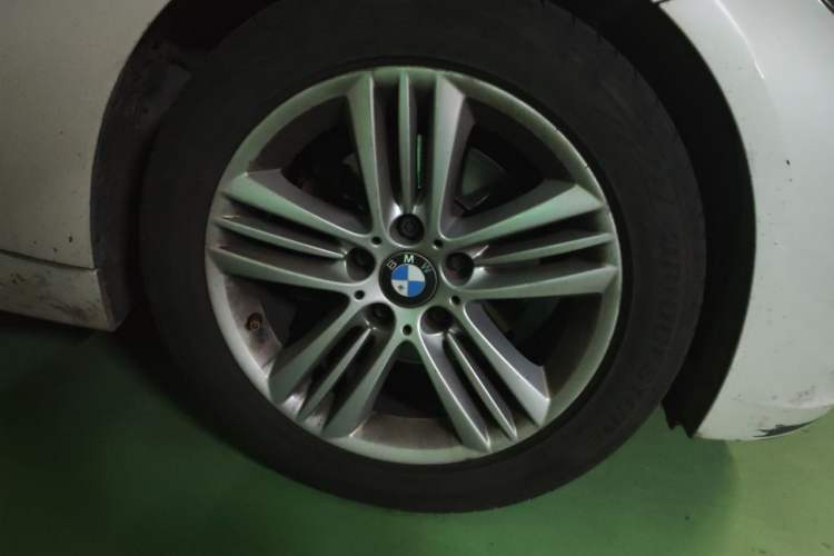 Used BMW 3 Series 2016 320Li Fashion Model Right Front Wheel Hub