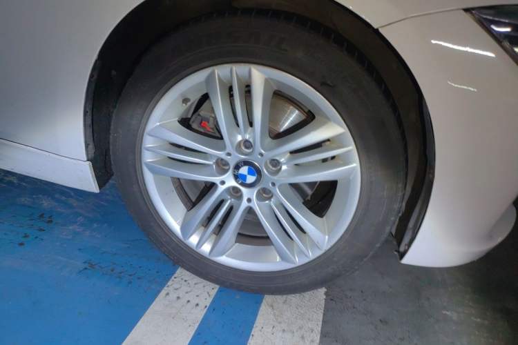 Used BMW 3 Series 2016 320Li Fashion Model Right Front Wheel Hub