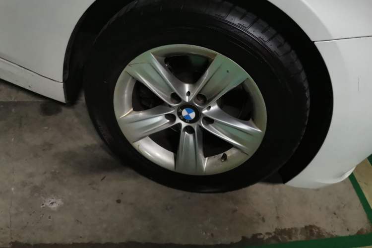 Used BMW 3 Series 2016 316Li Fashion Model Right Front Wheel Hub