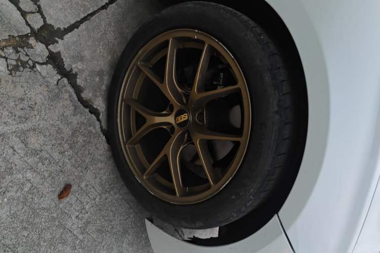 Used BMW 3 Series 2016 320Li Fashion Model Right Front Wheel Hub