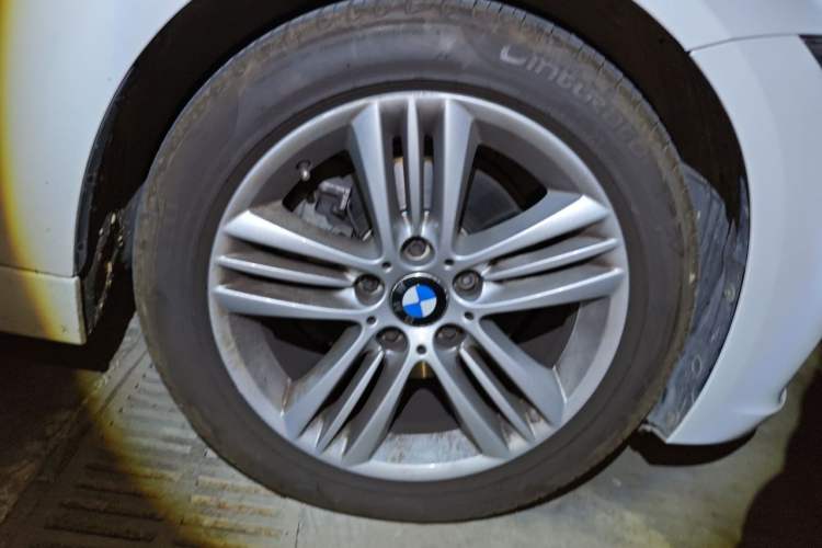 Used BMW 3 Series 2016 320Li Fashion Model Right Front Wheel Hub