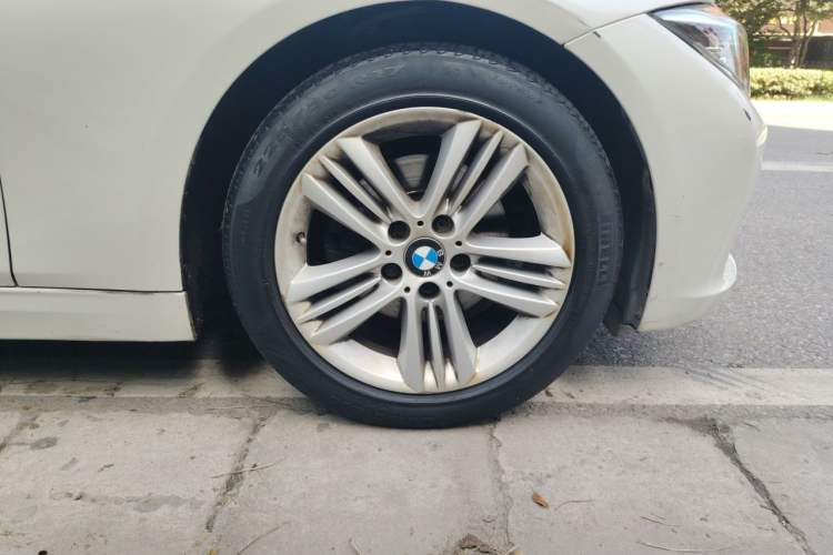 Used BMW 3 Series 2016 320Li Fashion Model Right Front Wheel Hub