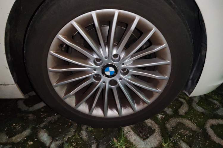 Used BMW 3 Series 2016 320Li Fashion Model Right Front Wheel Hub