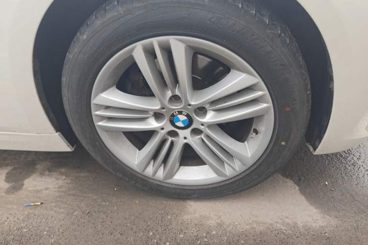 Used BMW 3 Series 2016 320Li Fashion Model Right Front Wheel Hub