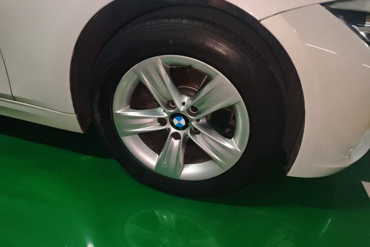 Used BMW 3 Series 2016 316Li Fashion Model Right Front Wheel Hub