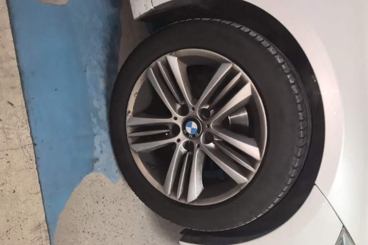 Used BMW 3 Series 2016 320Li Fashion Model Right Front Wheel Hub