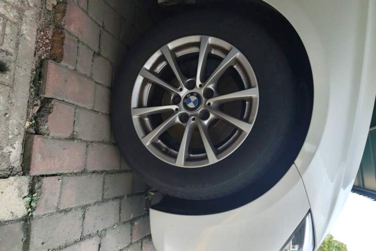 Used BMW 3 Series 2016 316i Fashion Model Right Front Wheel Hub