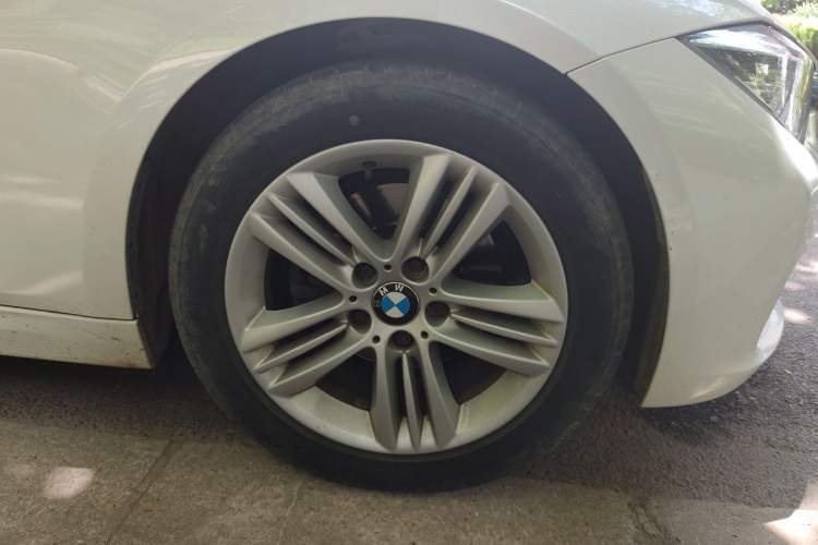 Used BMW 3 Series 2016 320Li Fashion Model Right Front Wheel Hub