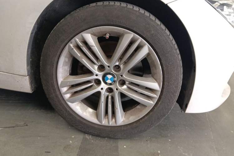 Used BMW 3 Series 2016 320Li Fashion Model Right Front Wheel Hub