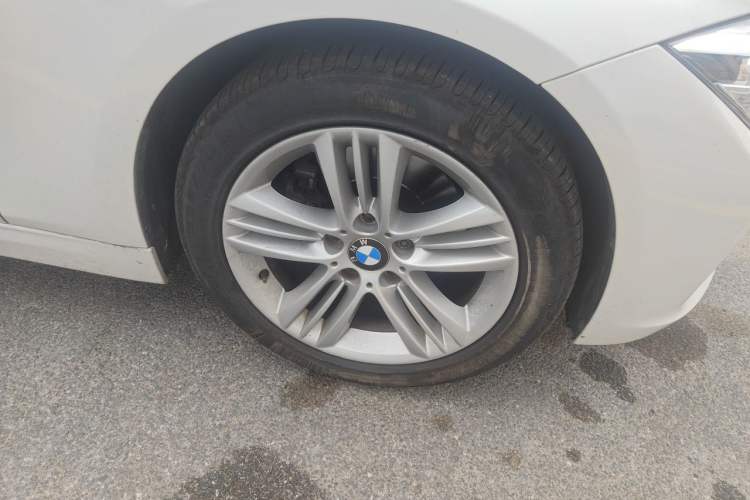 Used BMW 3 Series 2016 320Li Fashion Model Right Front Wheel Hub