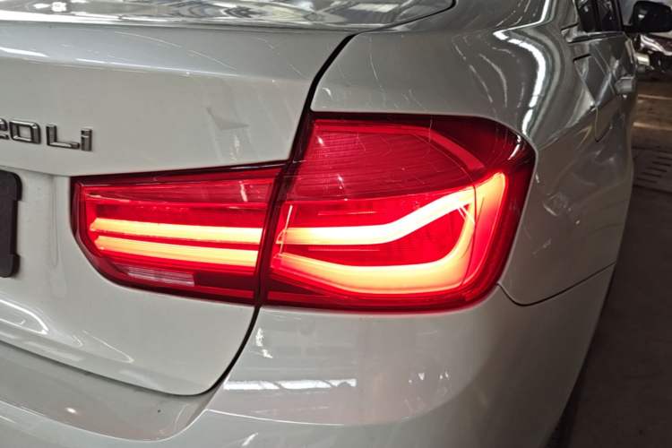 Used BMW 3 Series 2016 320Li Fashion Model Right Rear Taillight