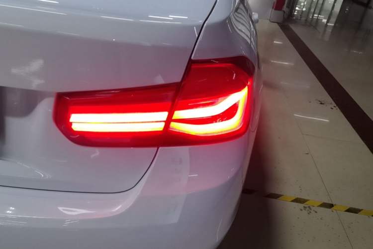 Used BMW 3 Series 2016 320Li Fashion Model Right Rear Taillight