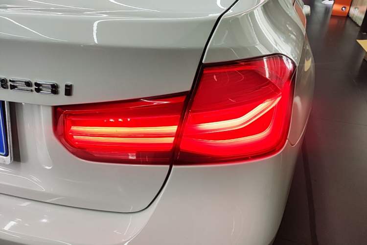 Used BMW 3 Series 2016 328i xDrive M Sport Edition Right Rear Taillight