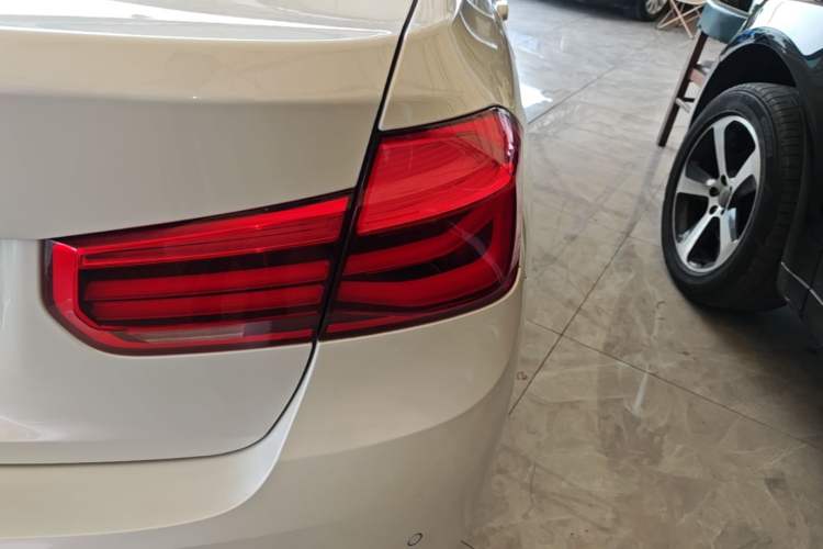 Used BMW 3 Series 2016 316Li Fashion Model Right Rear Taillight