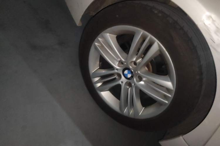 Used BMW 3 Series 2016 320Li Fashion Model Right Rear Wheel Hub