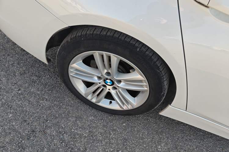 Used BMW 3 Series 2016 320Li Fashion Model Right Rear Wheel Hub