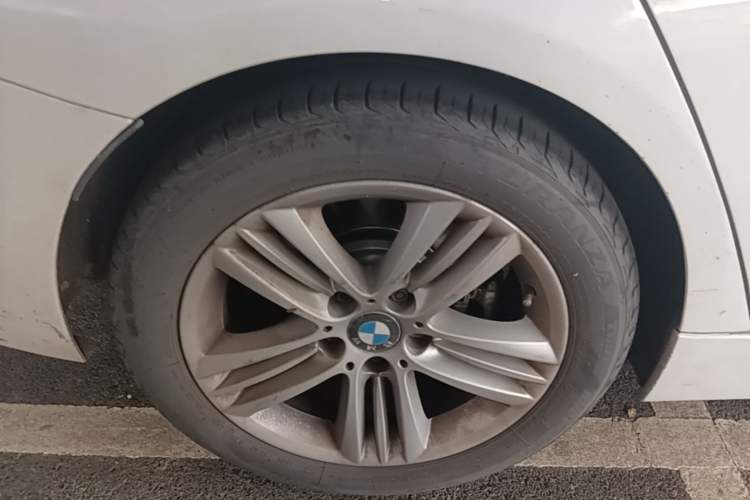 Used BMW 3 Series 2016 320Li Fashion Model Right Rear Wheel Hub