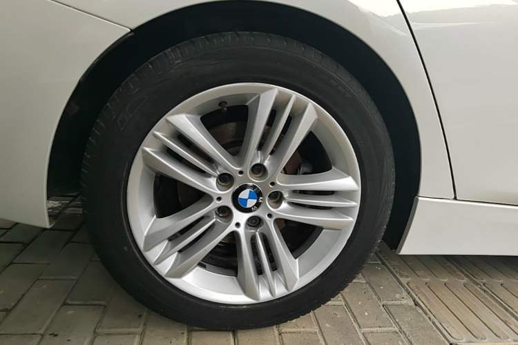 Used BMW 3 Series 2016 320Li Ambition Model Right Rear Wheel Hub
