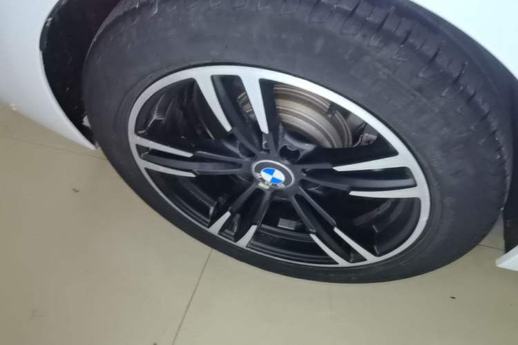 Used BMW 3 Series 2016 320Li Fashion Model Right Rear Wheel Hub
