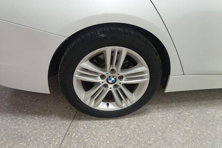 Used BMW 3 Series 2016 320Li Fashion Model Right Rear Wheel Hub