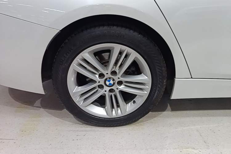 Used BMW 3 Series 2016 320Li Fashion Model Right Rear Wheel Hub