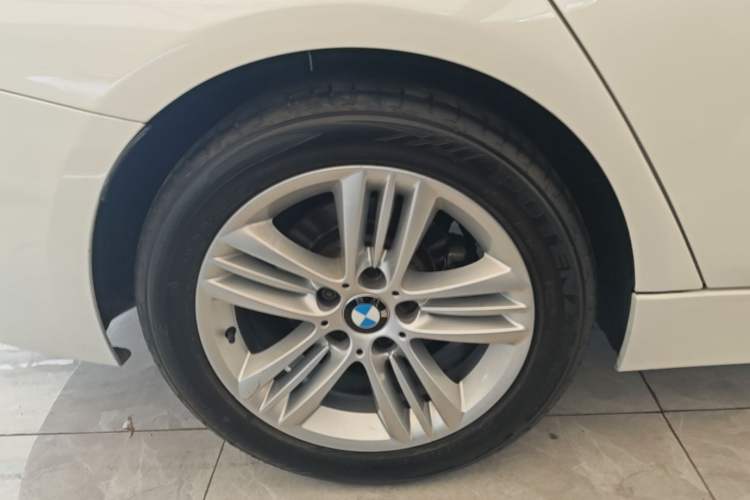 Used BMW 3 Series 2016 320Li Fashion Model Right Rear Wheel Hub