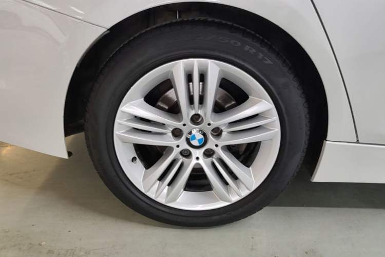 Used BMW 3 Series 2016 320Li Fashion Model Right Rear Wheel Hub