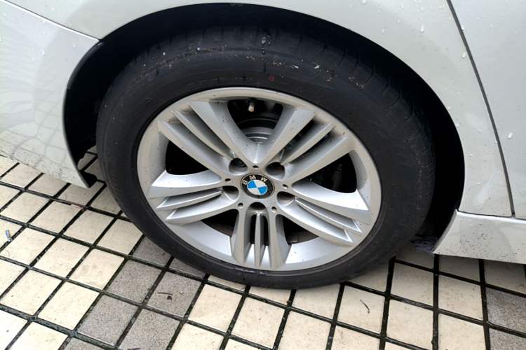 Used BMW 3 Series 2016 320Li Fashion Model Right Rear Wheel Hub