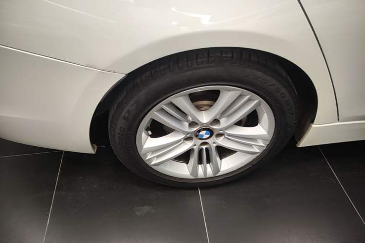 Used BMW 3 Series 2016 320Li Fashion Model Right Rear Wheel Hub