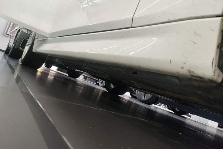 Used BMW 3 Series 2016 328i xDrive M Sport Edition Right Side Sill