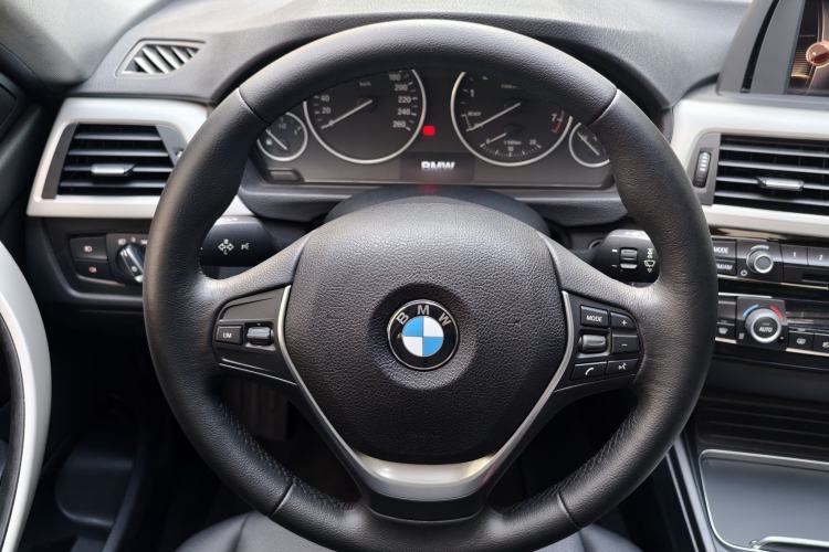 Used BMW 3 Series 2016 320i Sport Touring Edition Steering Wheel