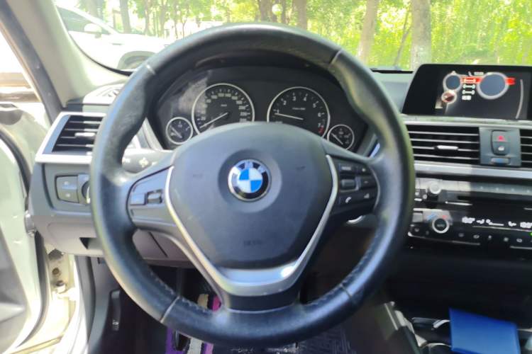 Used BMW 3 Series 2016 320i Fashion Model Steering Wheel