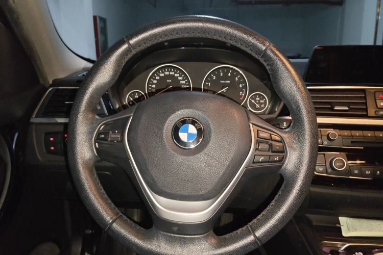 Used BMW 3 Series 2016 320i Fashion Model Steering Wheel