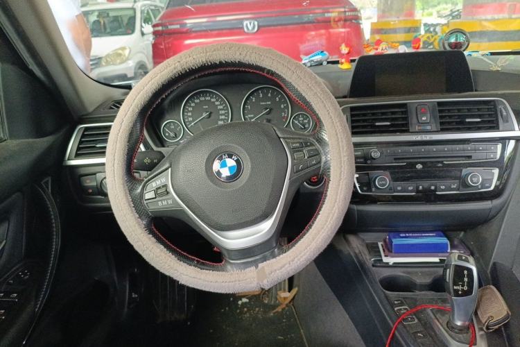 Used BMW 3 Series 2016 320i Fashion Model Steering Wheel