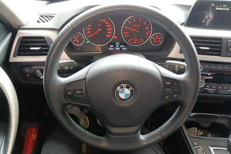 Used BMW 3 Series 2016 320i Fashion Model Steering Wheel