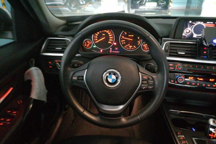 Used BMW 3 Series 2016 320Li Ambition Model Steering Wheel
