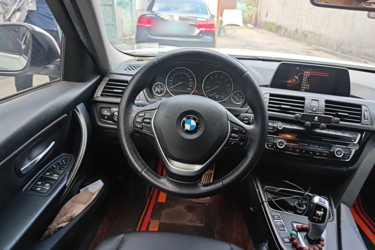 Used BMW 3 Series 2016 320i Fashion Model Steering Wheel