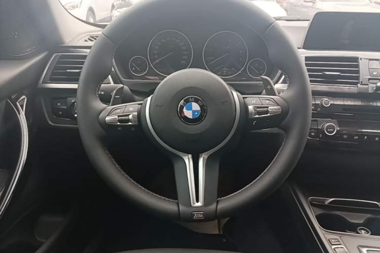 Used BMW 3 Series 2016 320i Fashion Model Steering Wheel
