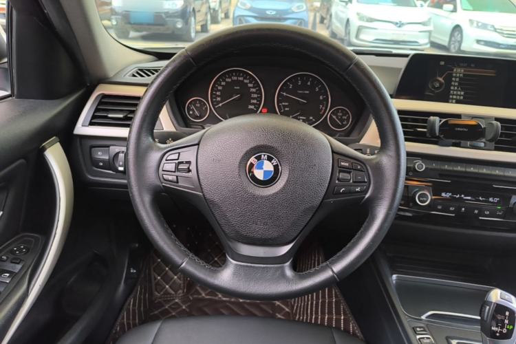 Used BMW 3 Series 2016 320i Fashion Model Steering Wheel