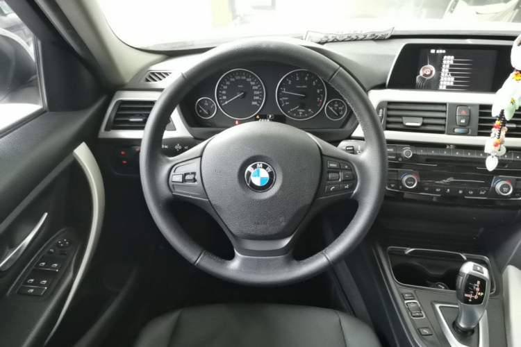 Used BMW 3 Series 2016 320Li Fashion Model Steering Wheel