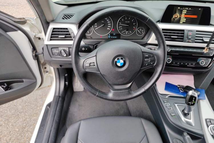 Used BMW 3 Series 2016 320Li Fashion Model Steering Wheel