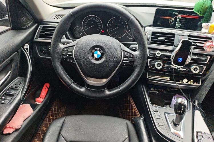 Used BMW 3 Series 2016 320i Fashion Model Steering Wheel