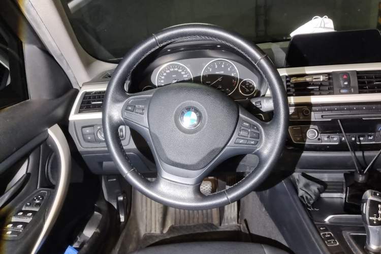 Used BMW 3 Series 2016 320Li Fashion Model Steering Wheel