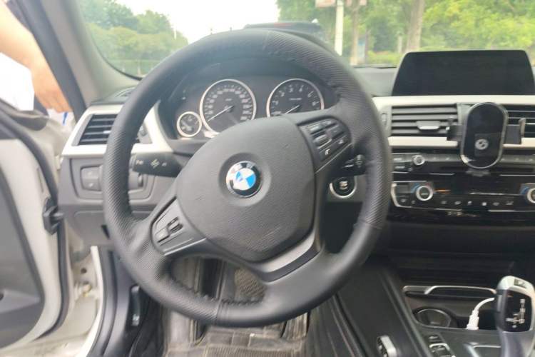 Used BMW 3 Series 2016 320i Fashion Model Steering Wheel