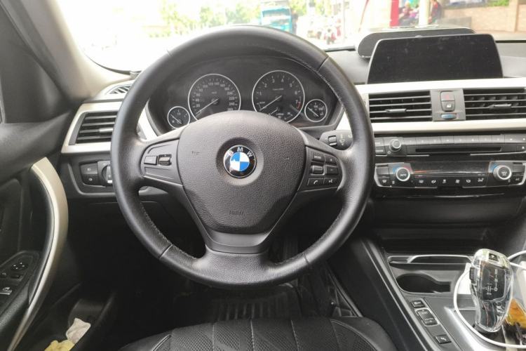 Used BMW 3 Series 2016 320i Fashion Model Steering Wheel