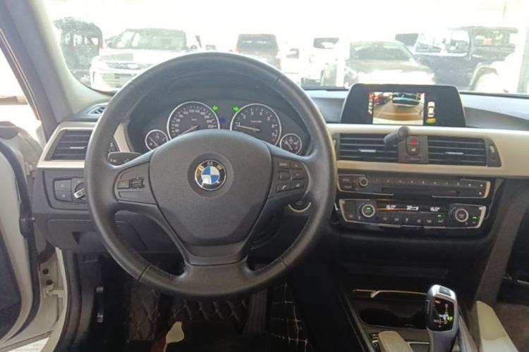 Used BMW 3 Series 2016 320i Fashion Model Steering Wheel