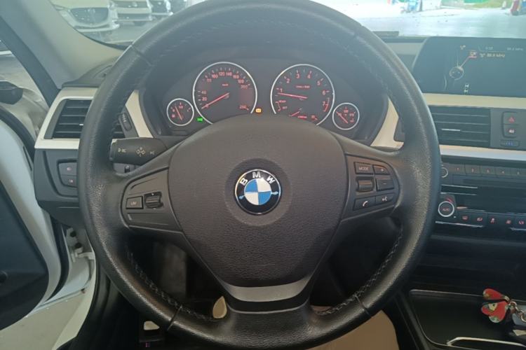 Used BMW 3 Series 2016 320i Fashion Model Steering Wheel