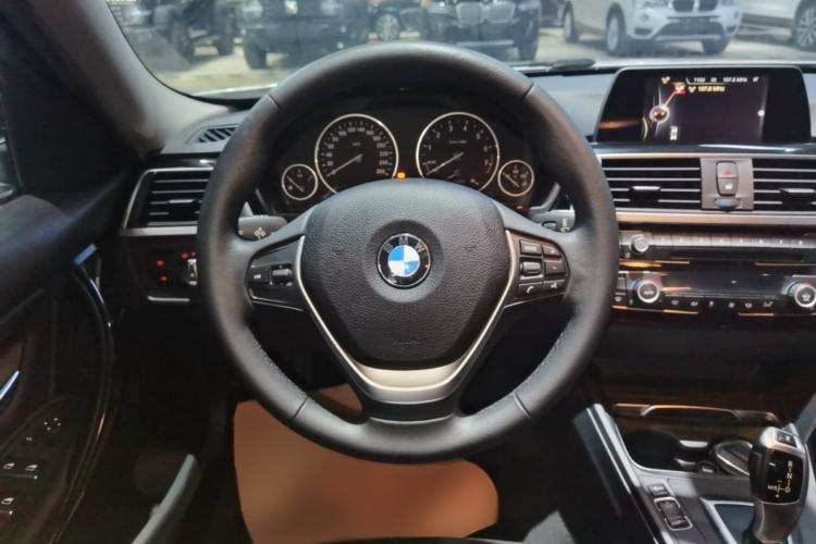 Used BMW 3 Series 2016 320i Fashion Model Steering Wheel