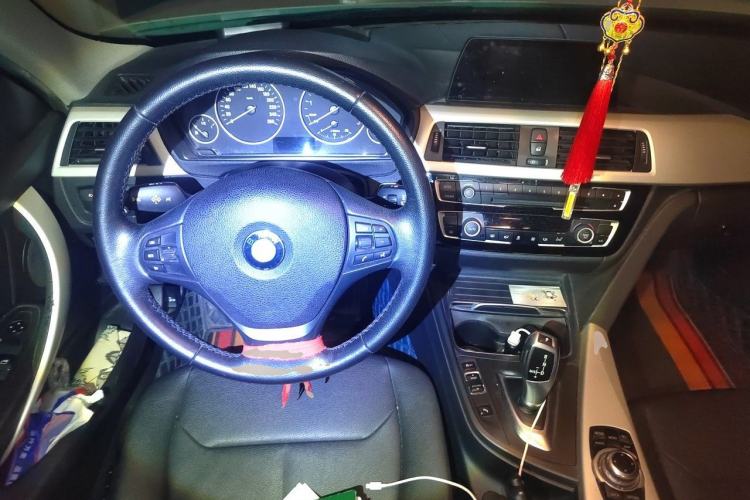 Used BMW 3 Series 2016 320i Fashion Model Steering Wheel