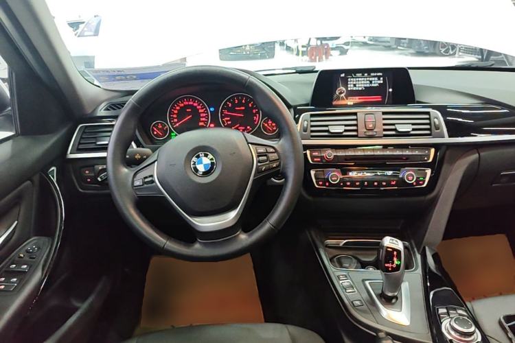 Used BMW 3 Series 2016 320i Fashion Model Steering Wheel